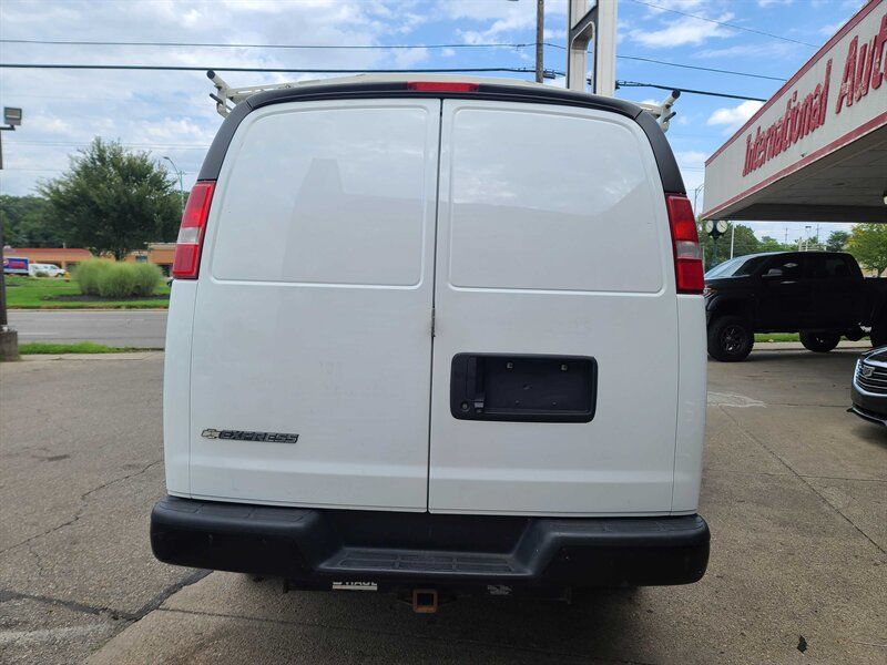 Used 2017 Chevrolet Express 2500 RWD image 6