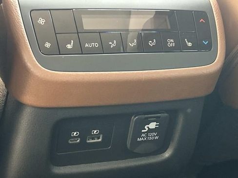 Used 2025 Nissan Pathfinder Platinum w/ Black Appearance Package AWD/4WD image 23