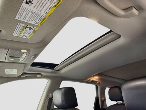 Used 2019 Nissan Pathfinder Platinum AWD/4WD image 24