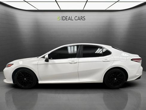 Used 2018 Toyota Camry LE FWD image 8