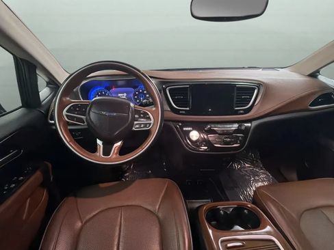 Used 2017 Chrysler Pacifica Limited FWD image 10
