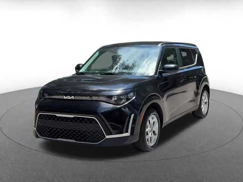 Used 2025 Kia Soul LX w/ LX Technology Package FWD image 7