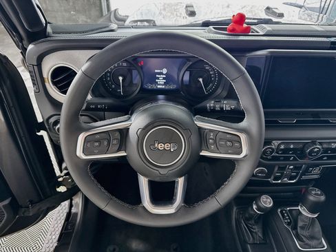 Used 2025 Jeep Wrangler Unlimited Sahara AWD/4WD image 14