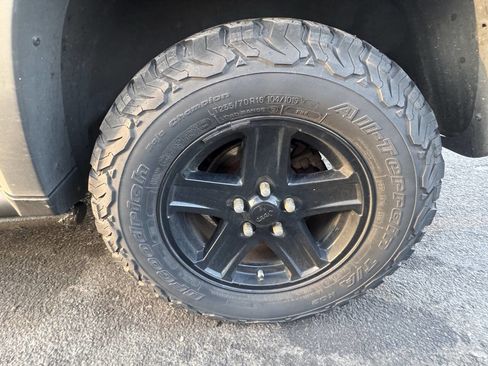 Used 2005 Jeep Liberty Renegade image 11