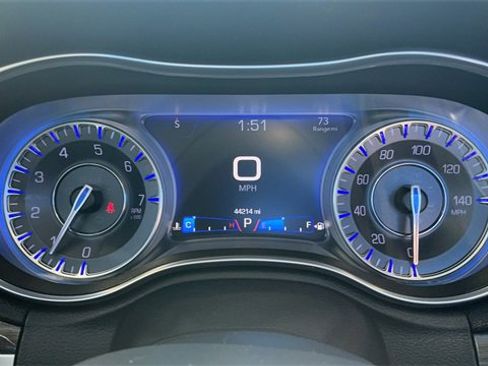Used 2018 Chrysler 300 Touring L image 20