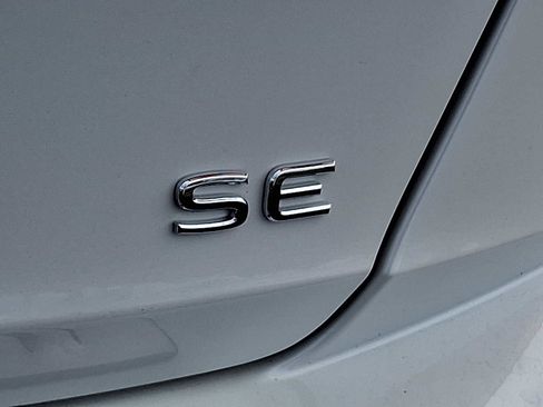 Certified 2023 Volkswagen Jetta SE w/ Panoramic Sunroof Package image 28