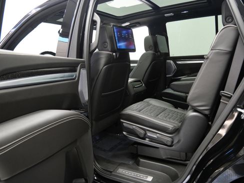 Used 2026 Cadillac Escalade V w/ LPO, ONYX Package AWD/4WD image 33