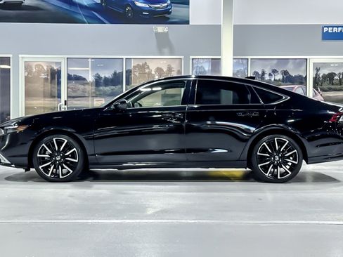 Used 2024 Honda Accord Touring image 2