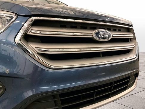 Used 2018 Ford Escape SE w/ SE Sync 3 Package AWD/4WD image 29