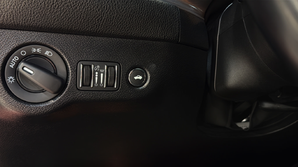 Used 2023 Dodge Challenger SXT RWD image 30