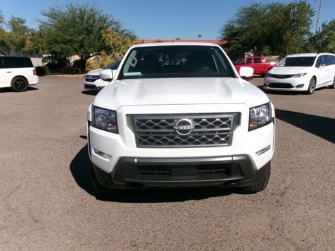 Used 2024 Nissan Frontier SV w/ SV Convenience Package image 3