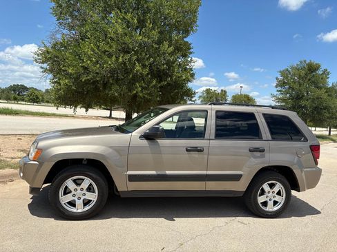 Used 2006 Jeep Grand Cherokee Laredo AWD/4WD image 8