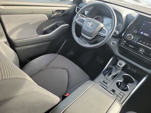 Used 2024 Toyota Highlander LE image 17