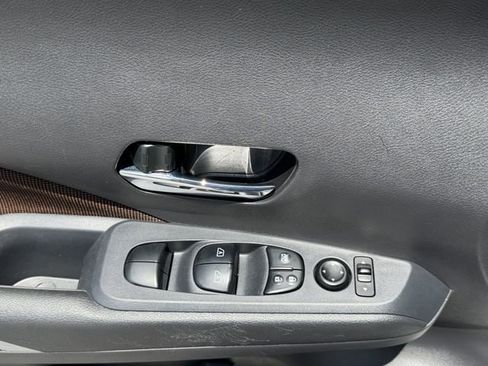 Certified 2022 Nissan Kicks SR FWD image 21