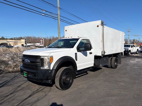 Used 2017 Ford F550 2WD Regular Cab Super Duty image 3