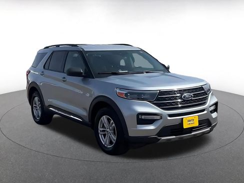Used 2023 Ford Explorer XLT w/ Equipment Group 202A RWD image 3