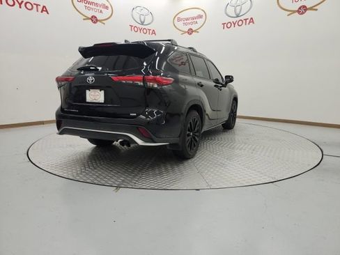 Used 2023 Toyota Highlander XSE FWD image 8