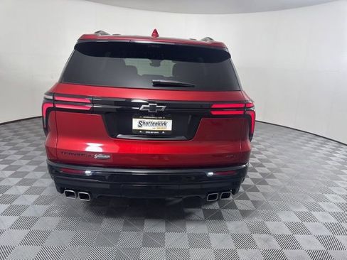 Used 2025 Chevrolet Traverse RS image 4