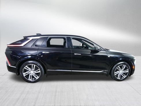 Used 2024 Cadillac Lyriq Luxury w/ LPO, Floor Liner Package AWD/4WD image 8