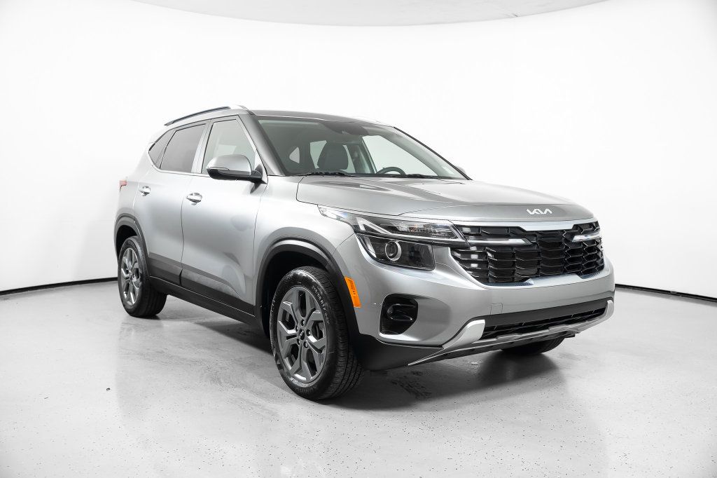 Used 2024 Kia Seltos S AWD/4WD image 2