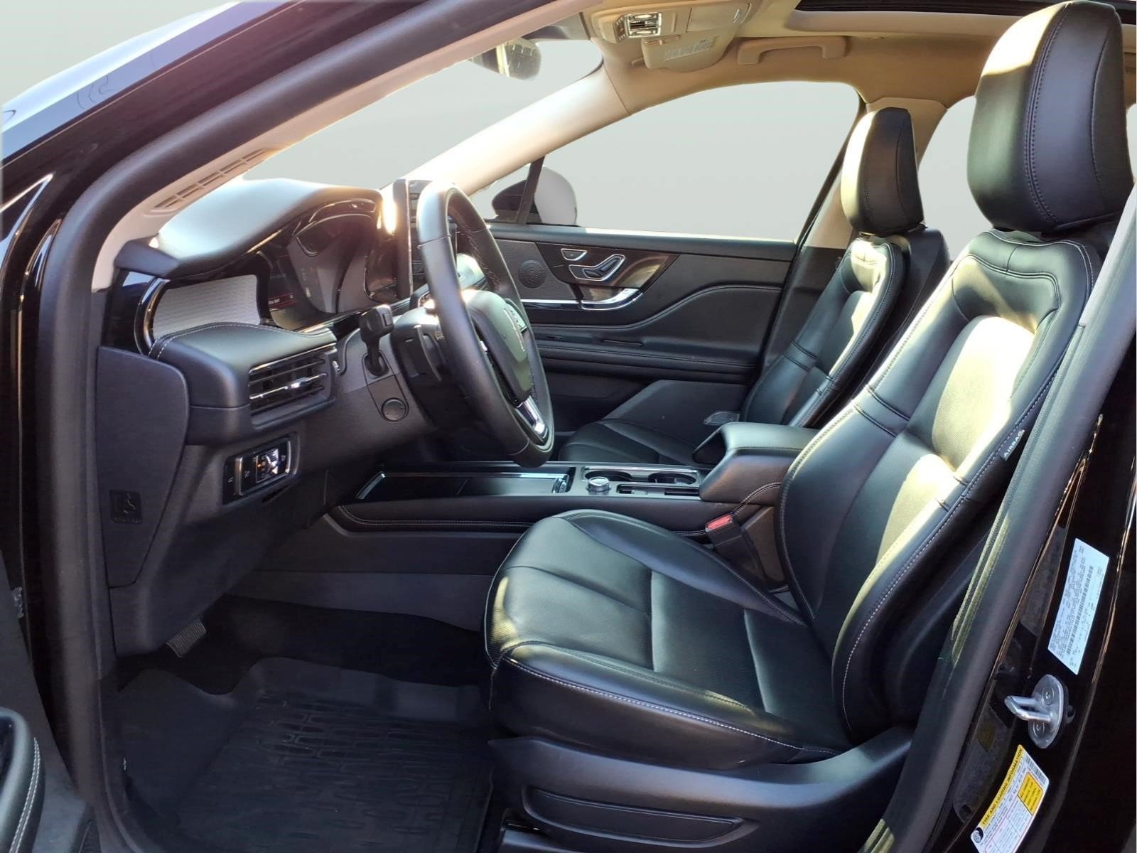 Used 2024 Lincoln Corsair AWD w/ Equipment Group 101A image 15