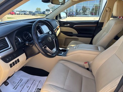 Used 2018 Toyota Highlander Limited image 6