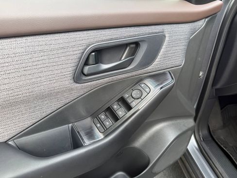 Used 2023 Nissan Rogue S image 21