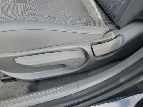 Used 2022 Hyundai Elantra SE image 18