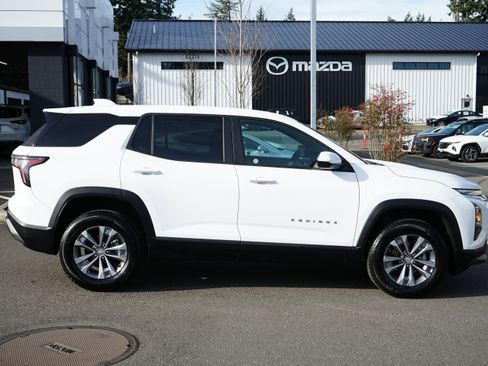 Used 2025 Chevrolet Equinox LT image 2