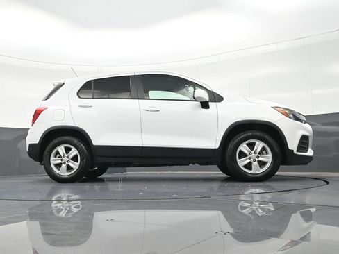 Used 2022 Chevrolet Trax LS w/ Tint and Cruise Package AWD/4WD image 30