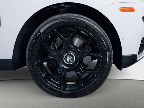 Used 2024 Rolls-Royce Cullinan Black Badge image 11