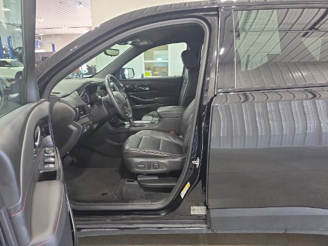 Used 2023 Chevrolet Traverse RS AWD/4WD image 23