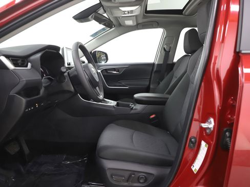 Used 2025 Toyota RAV4 XLE w/ Convenience Package image 23