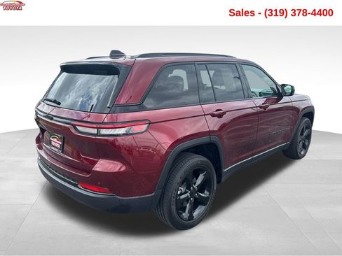 Used 2025 Jeep Grand Cherokee Altitude image 5