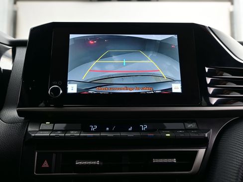 Used 2025 Toyota Camry SE image 18