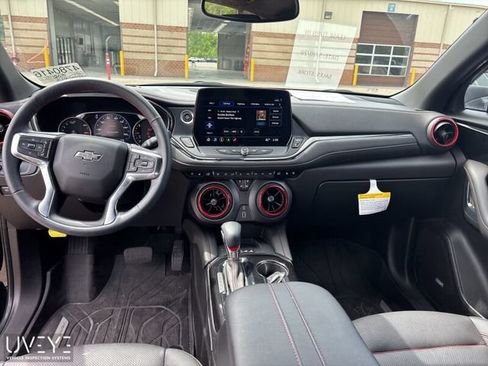 Used 2024 Chevrolet Blazer RS w/ Enhanced Convenience Package FWD image 6