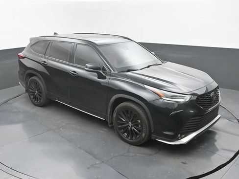 Used 2023 Toyota Highlander XSE FWD image 13