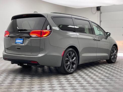 Used 2020 Chrysler Pacifica Touring-L Plus w/ S Appearance Package FWD image 7