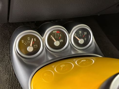 Used 2004 Chevrolet SSR w/ Preferred Equipment Group RWD image 18