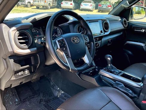 Used 2016 Toyota Tacoma Limited w/ Towing Package AWD/4WD image 18