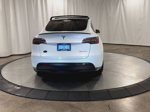 Used 2023 Tesla Model Y Performance image 8