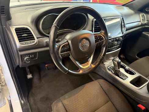 Used 2022 Jeep Grand Cherokee Laredo E AWD/4WD image 26