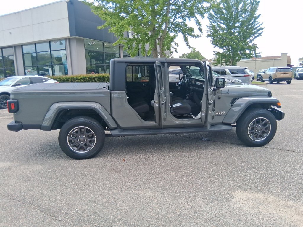 Used 2022 Jeep Gladiator Overland AWD/4WD image 17