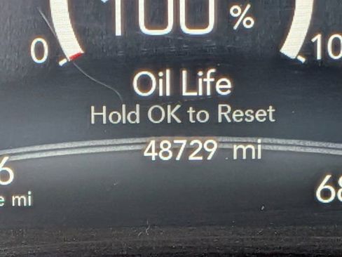 Used 2023 Chrysler Pacifica Touring-L FWD image 25