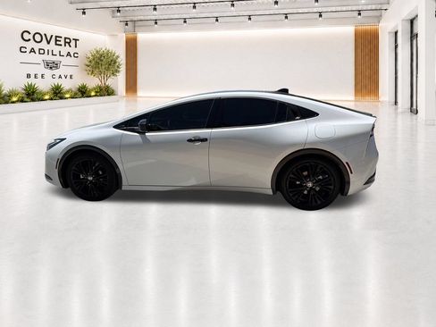 Used 2025 Toyota Prius FWD image 6