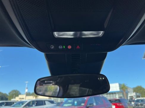 Used 2025 Chevrolet Traverse LT image 31