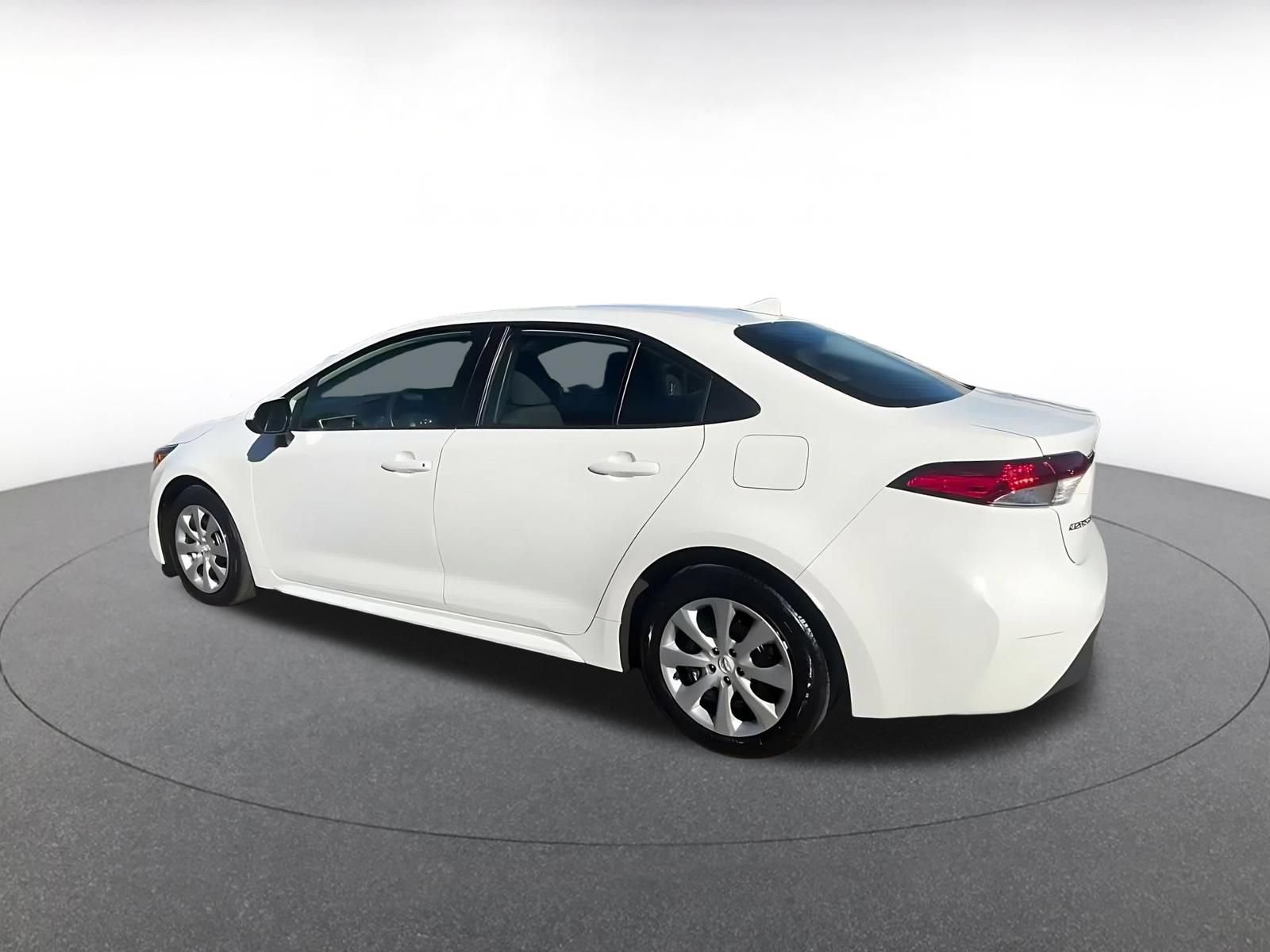 Used 2025 Toyota Corolla LE FWD image 9