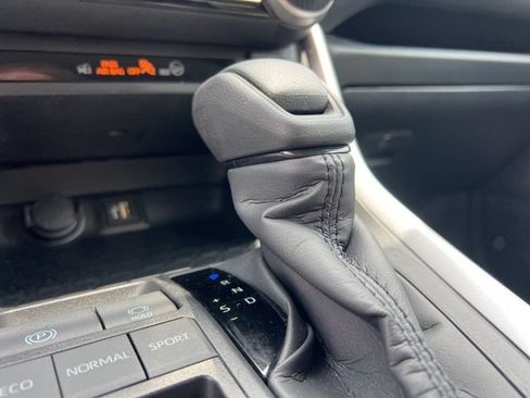 Used 2025 Toyota RAV4 XLE FWD image 21