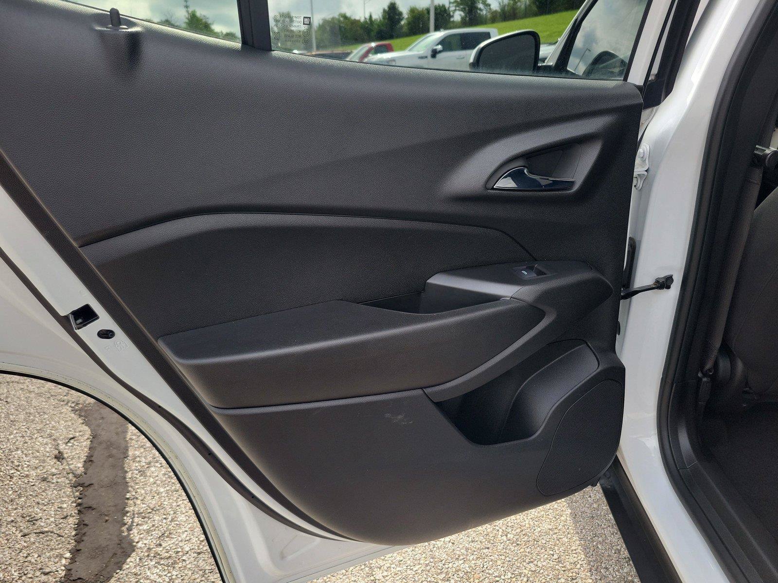 Used 2024 Chevrolet Trax LS w/ LS Convenience Package FWD image 15
