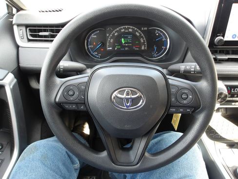 Used 2025 Toyota RAV4 LE AWD/4WD image 14